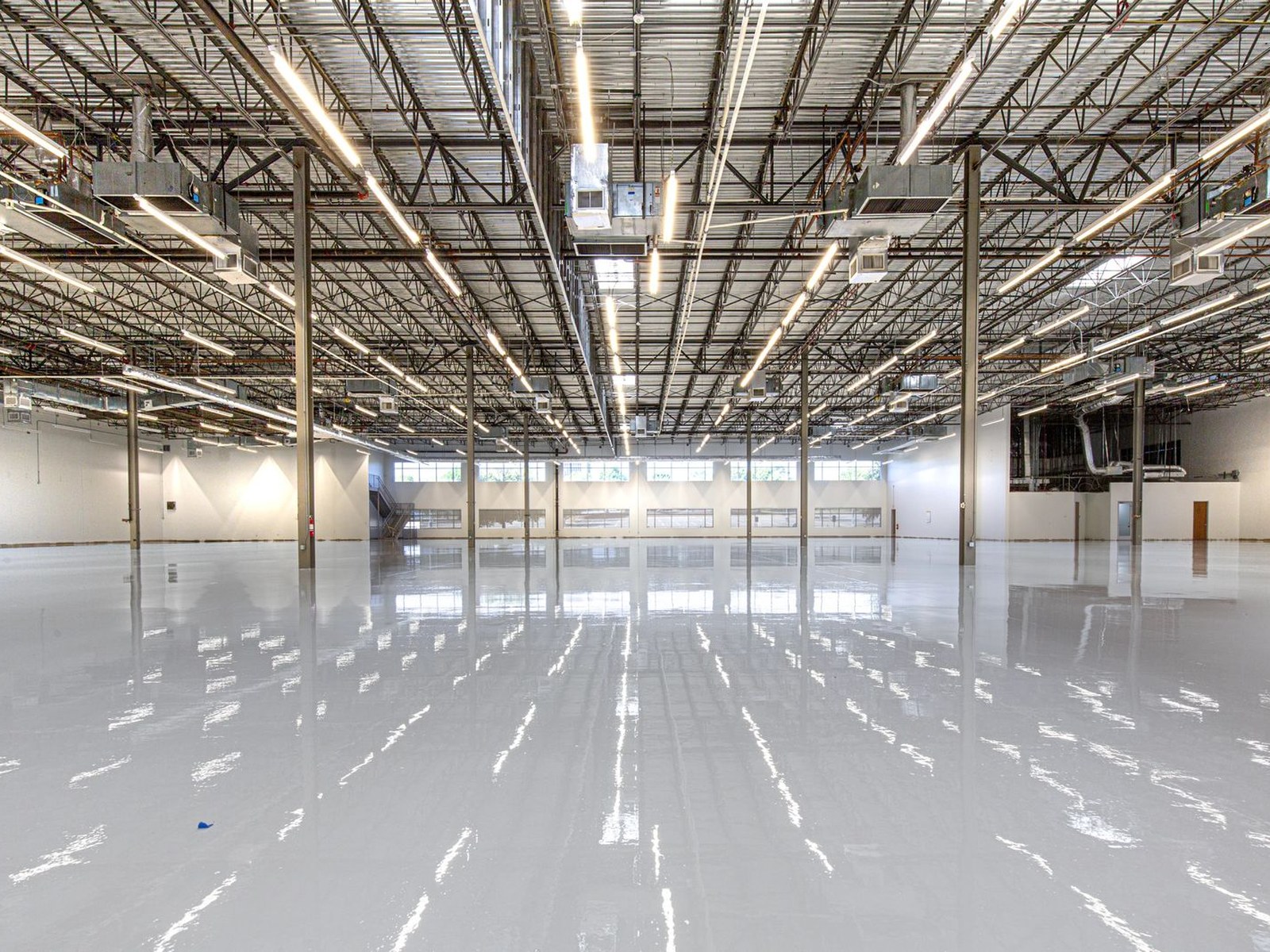 Commercial and warehouse high-gloss epoxy floor